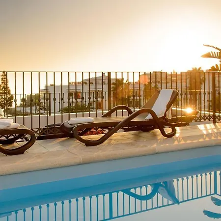 Plaza Cavana 5 Апартаменты Нерха